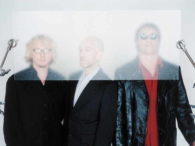 R.E.M. z okresu 'Reveal' (2001)