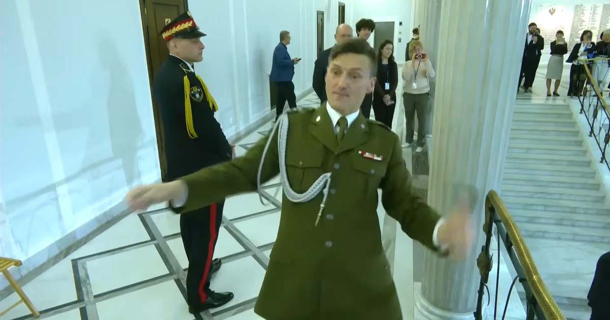 Wideo hitem w sieci. Wojskowy skradł show w Sejmie