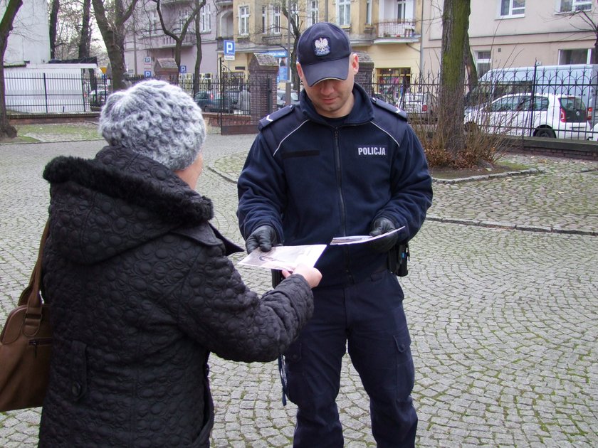 Oszust nabiera seniorów