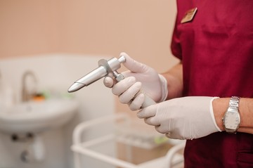 A vizsgálat, a fájdalommal nem járó végbéltükrözés gyorsan elvégezhető, és azonnal megbízható eredményt ad. Az aranyér vizsgálatával párhuzamosan életkortól és egyéb panaszoktól függően további vizsgálatokat is szoktak végezni