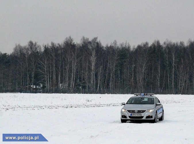 Polscy policjanci z roku na rok dysponują coraz nowszym sprzętem. Od niedawna na Mazowszu można zobaczyć volkswagena passata CC w srebrno-niebieskich barwach, który jest nowym narzędziem do walki z piratami drogowymi.