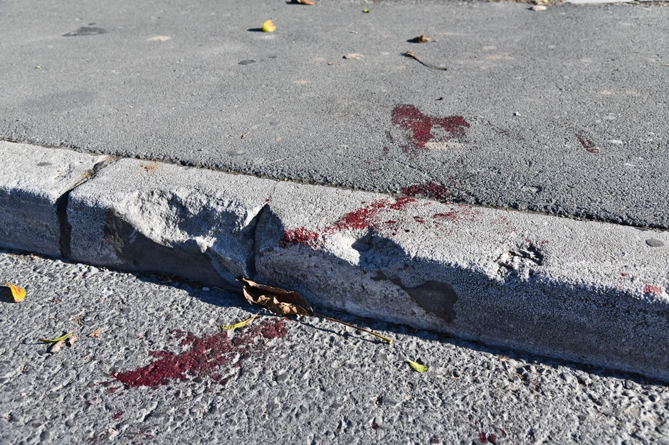 Na mesima gde je najverovatnije stajao nešto duže bile su lokve krvi