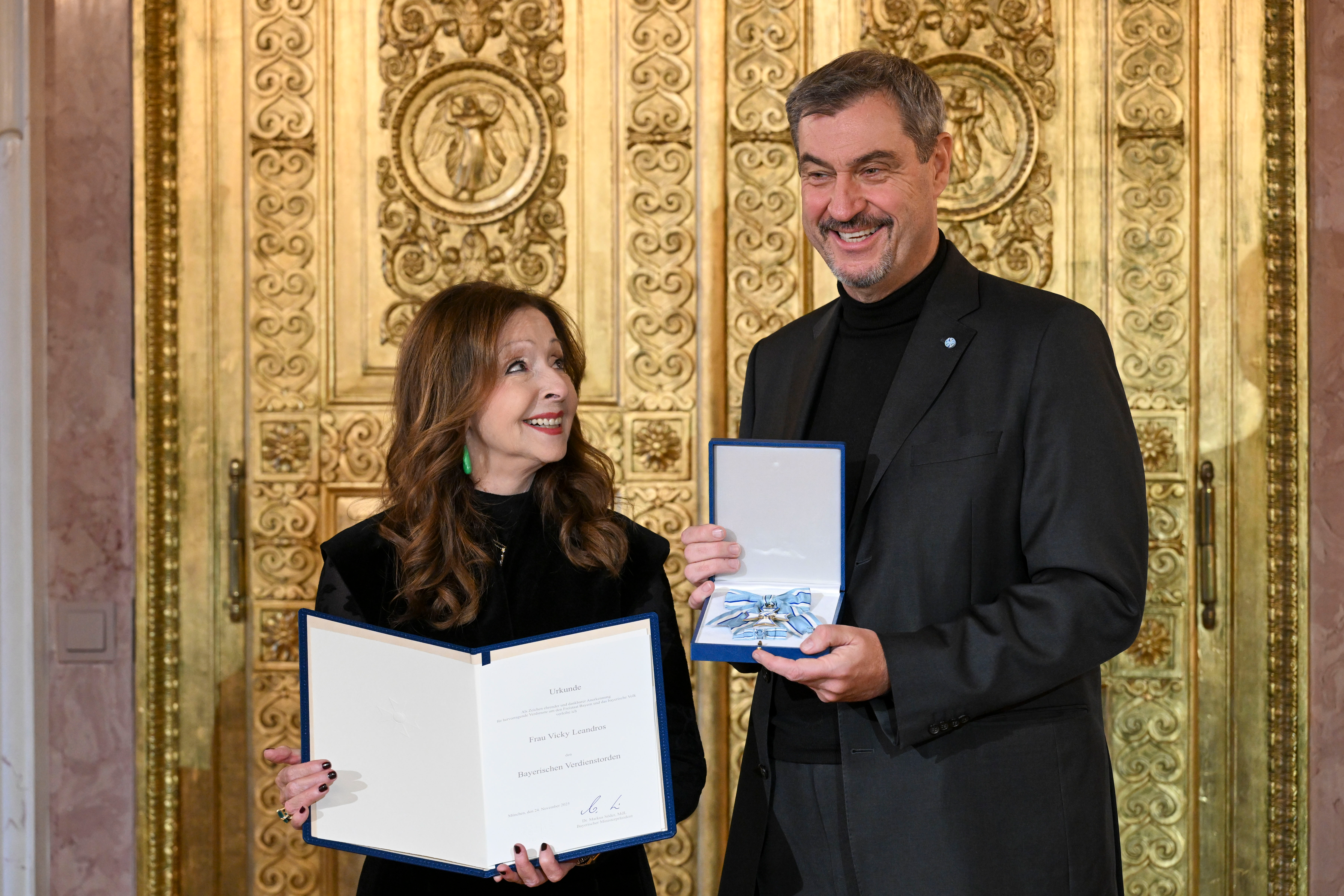 Söder ehrt Schlagerkönigin Leandros: 55 Millionen Platten und klare Haltung