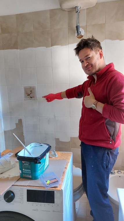 Marcin podczas remontu mieszkania we Włoszech