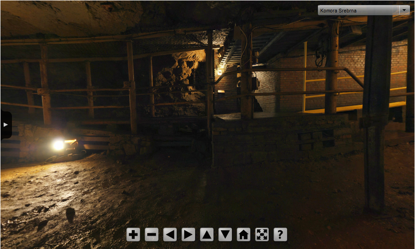 Zrekonstruowane wyrobiska Kopalni Zabytkowej pochodzą z XVII i XIX wieku i są świadectwem bogatej historii Ziemi Tarnogórskiej. W celu poznania maleńkiego fragmentu podziemnego świata liczącego 1740m. należy zjechać klatką szybową w szybie „Anioł”. Szlak turystyczny przebiega 40 m pod ziemią, a blisko 300 metrowy fragment trasy pokonuje się łodzią. Na terenie obiektu znajduje się również multimedialne muzeum.
<br><br>
(fot. www.kopalniasrebra.pl)