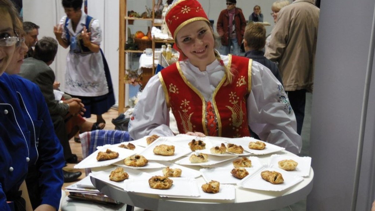 Od soboty w pawilonie 3A Międzynarodowych Targów Poznańskich królować będą Smaki Regionów. Przez cztery dni w ramach targów będzie można skosztować regionalnych pyszności z całego kraju: od toruńskich pierników po śląską roladę czy góralską kwaśnicę. Najmłodsi będą mogli pod okiem piekarzy wypiec chleb oraz pobawić się w wiosce Wikingów.