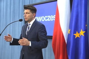 Petru: W Polsce należy rozpocząć debatę dotyczącą przystąpienia do strefy euro