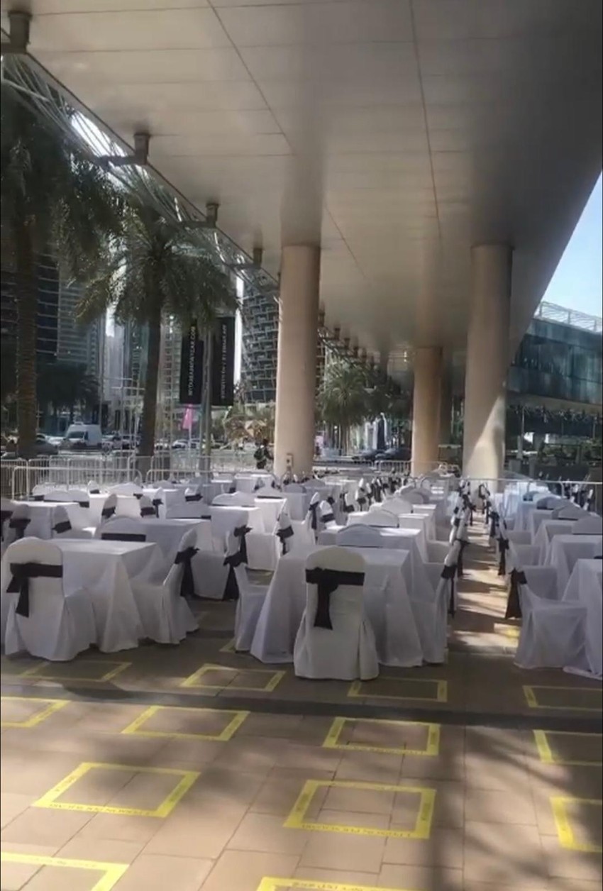 Socijalna distanca, ograničen broj ljdi za stolom, termalne kamere i dezinfekcija, sastavni su deo dočkea nove 2021. godine