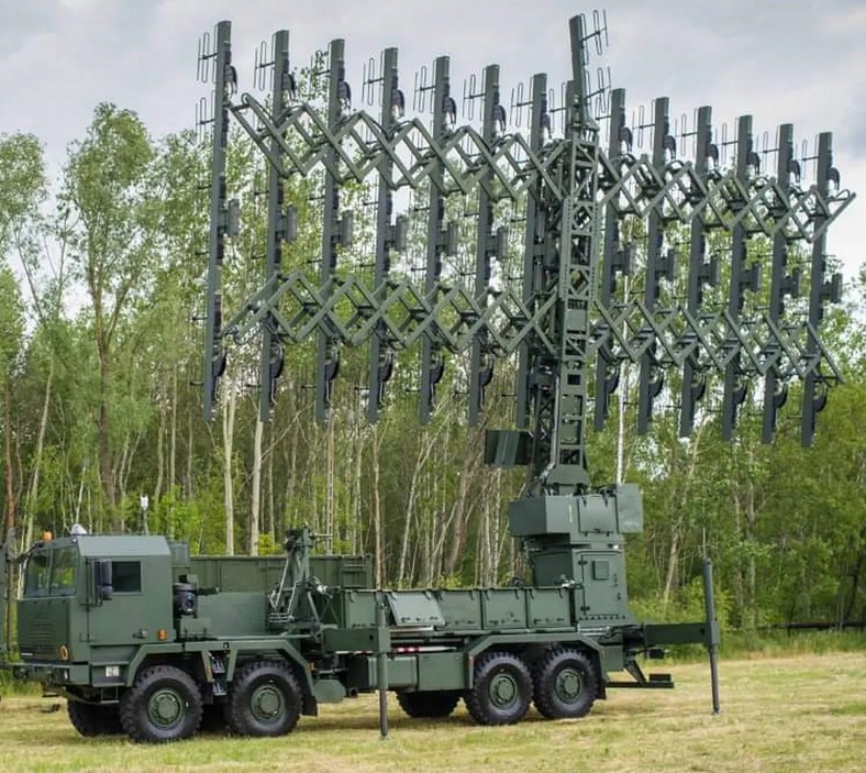 Polski radar wczesnego ostrzegania P-18PL. Armia zamówiła w tym roku 24 takie radary.