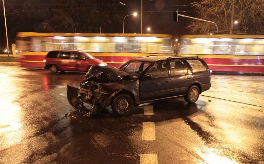 WYPADEK SAMOCHODU OSOBOWEGO Z DOSTAWCZYM PRZY ZBIEGU ULICY POLNOCNEJ I FRANCISZKANSKIEJ.