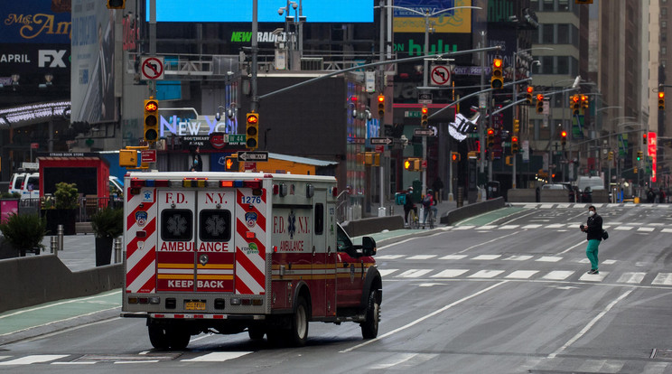 New Yorkban alig mutat lassulást a járvány, naponta százak vesztik életüket e vírus következtében. /Fotó:NorthFoto