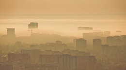 Mamy wiosnę, a Polskę wciąż spowija smog. Warszawa i Poznań najbardziej zanieczyszczonymi miastami świata