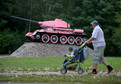 Różowy czołg w Wołominie