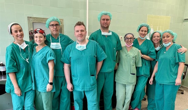 U Zavodu za maksilofacijalnu hirurgiju uspešno odstranjen tumor vrata težak 3,3 kilograma