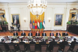 Rozbieranie imperium. Azja Środkowa idzie w stronę USA