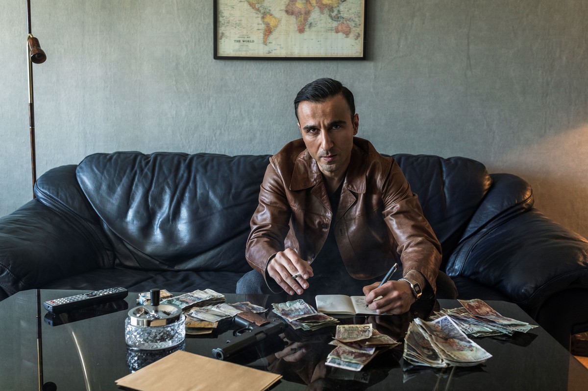 Peshang Rad jako Jakov w serialu "Mafia"