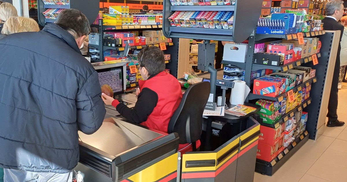 Tyle dostaną na święta kasjerzy z Biedronki. Kwoty i zdjęcia paczek