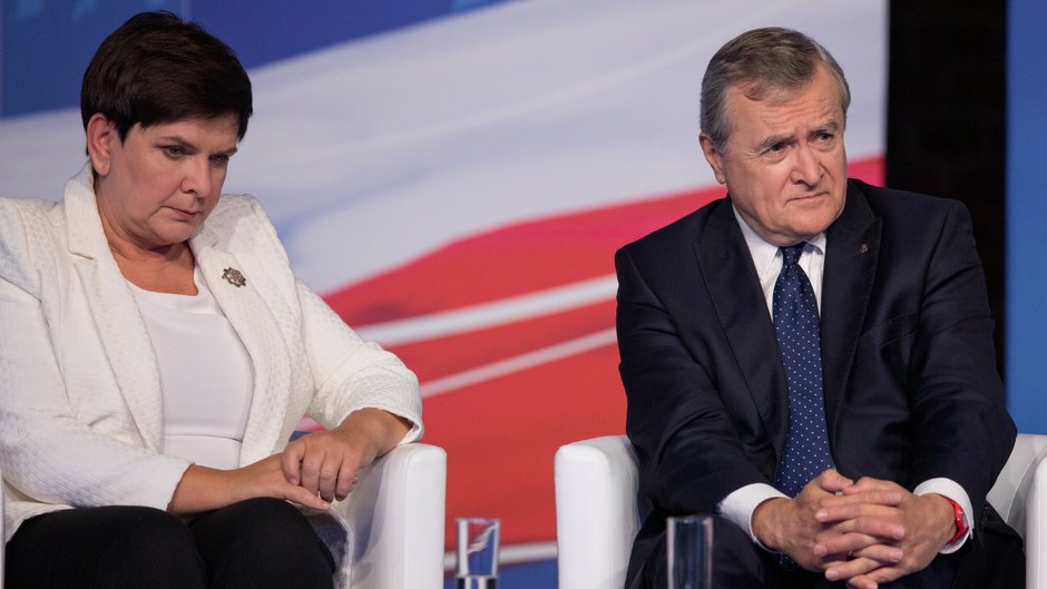 Beata Szydło i Piotr Gliński na konwencji wyborczej PiS w Łodzi w 2019 r.