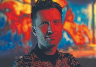 Michał Kosiński, profesor na Uniwersytecie Stanforda. Bada procesy psychologiczne w dużych modelach językowych (LLM) oraz wykorzystywanie sztucznej inteligencji, uczenia maszynowego  i dużych zbiorów danych do modelowania i przewidywania zachowań człowieka