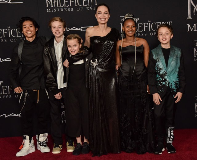Angelina Jolie sosem volt még ilyen aranyos: gyerekeivel érkezett a vörös szőnyegre