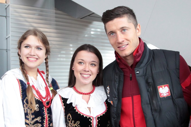 Ukraińcy witali polskich piłkarzy chlebem i solą