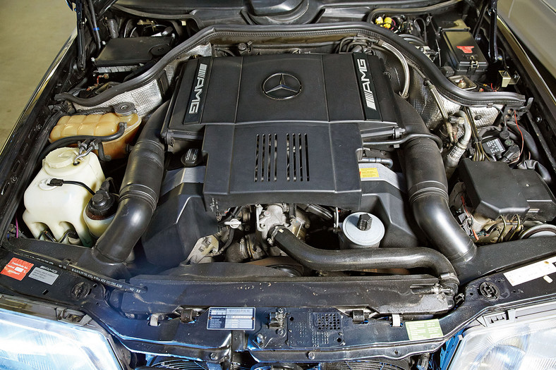 Mercedes E250D kontra E60 AMG - pośpiech nie jest wskazany