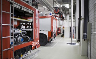 Biedroń: Nie może być tak, że władza rozdaje wozy strażackie, jak u Barei