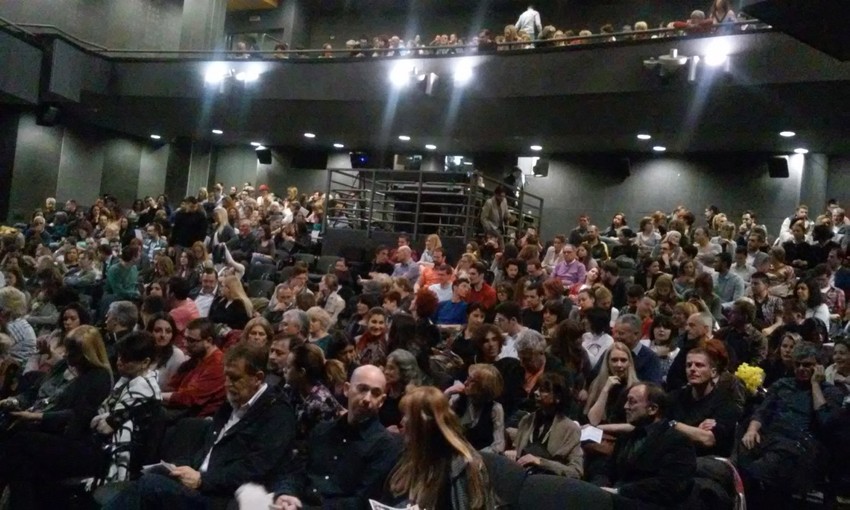 Velika sala nije bila dovoljno velika za premijerno izvođenje predstave