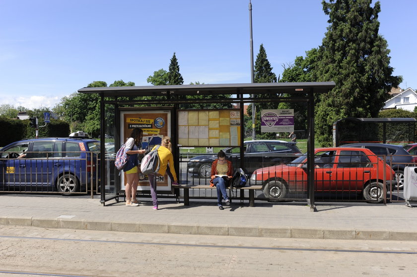 Przystanek tramwajowy na ul. Powstańców Śląskich we Wrocławiu