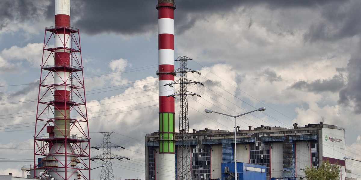 W przetargu na budowę bloku energetycznego Ostrołęka C o mocy 1.000 MW zostały złożone trzy oferty. Najniższą ofertę o wartości 4,849 mld zł złożyła China Power Engineering, najwyższą konsorcjum Polimeksu Mostostalu i Rafako za 9,591 mld zł. 