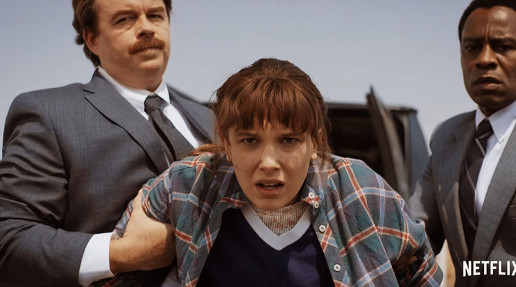 Eleven (Millie Bobby Brown) a Stranger Things 2022-ben érkező évadában komoly slamasztikában találja magát / Fotó: Netflix