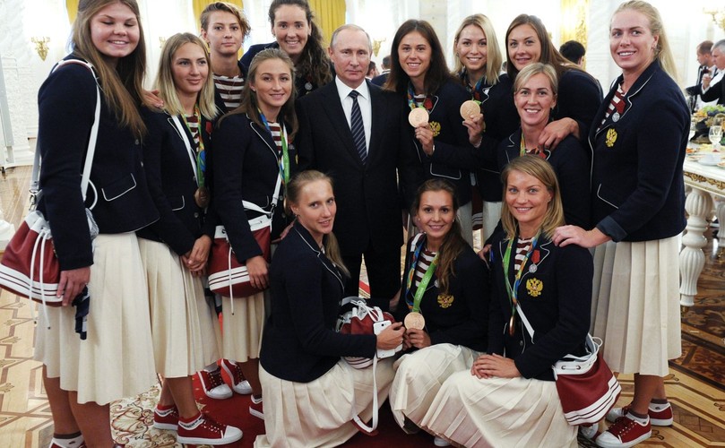 Putin obdarował rosyjskich olimpijczyków nowymi BMW