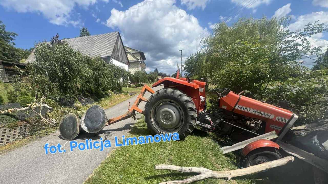 Traktorzysta miał osiem promili. Staranował szopę. Wylądował w szpitalu
