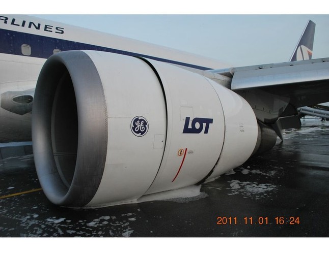 Jeden z silników samolotu