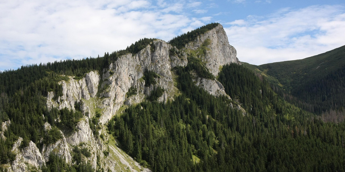 Tatry: Wybrali się w adidasach na Zawrat i spadli. Trafili do szpitala