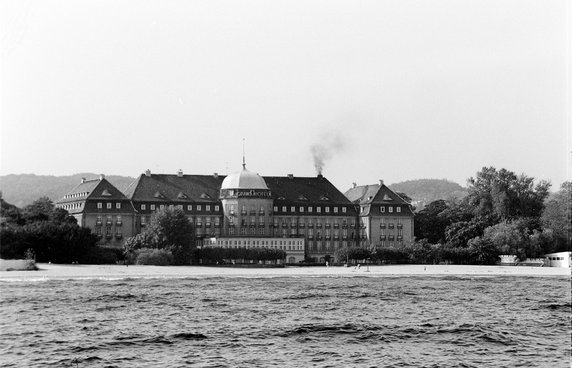 Sopocki Grand Hotel 1991 r. Fot. Achim Bodewig, CC BY-SA 3.0, via Wikimedia Commons