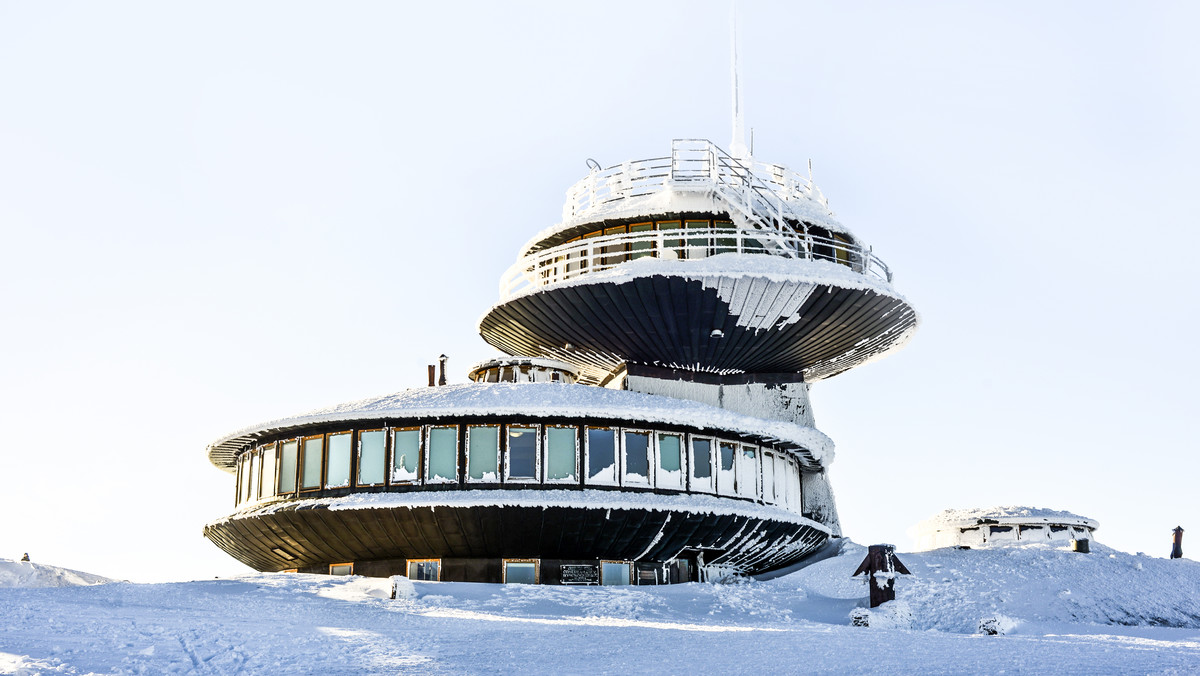 Karkonosze. Śnieg w górach. Przygotowania do sezonu zimowego