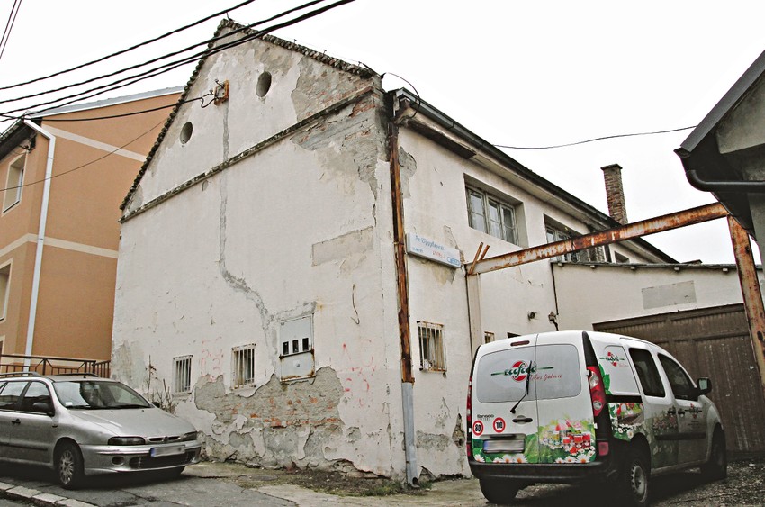 Nekada budistički hram danas oronula zgrada u Učiteljskom naselju