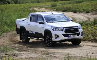 Toyota Hilux – niewygodna, ciasna, niepraktyczna, średnio się prowadzi. To dlaczego chcę ją mieć?