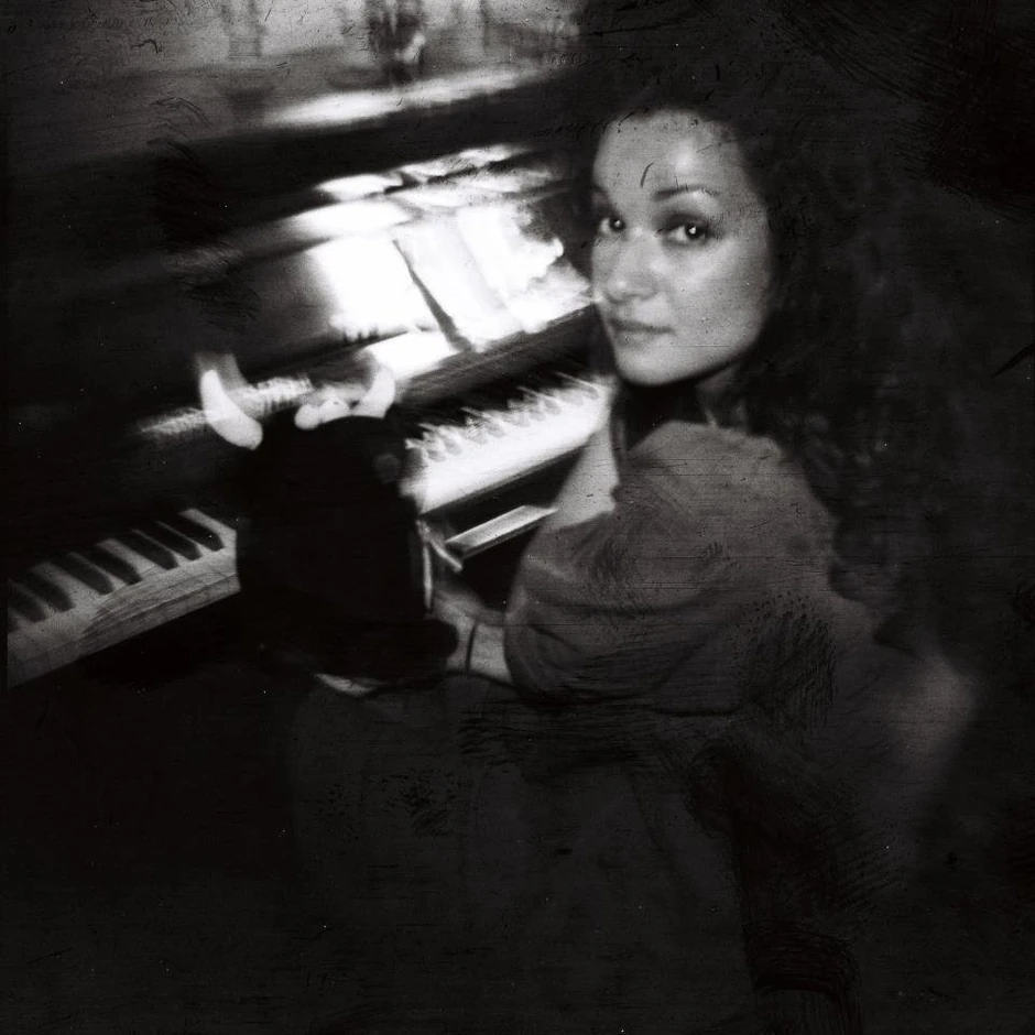 Katarina Pejak na omotu novog albuma "First hand stories" (Foto: Ivana Čutura)