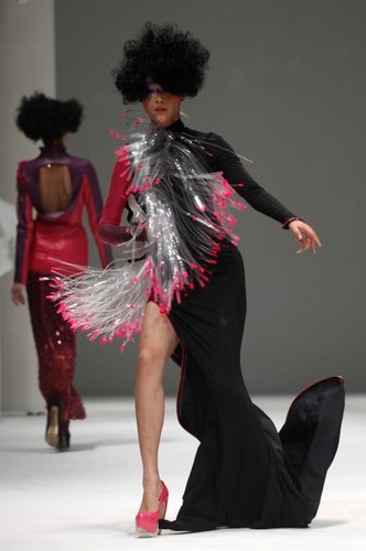 Upadek na wybiegu Singapur Fashion Week