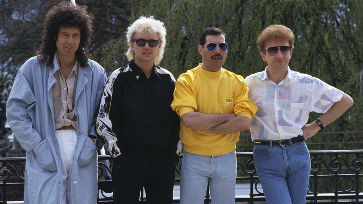 "We are the Champions" to jeden z najabrdziej znanych utworów w karierze Queen. Napisany przez Freddie'go Mercury'ego przebój miał za zadanie wywoływać reakcję publiczności. Przy okazji stał się uniwersalnym hymnem wydarzeń sportowych.