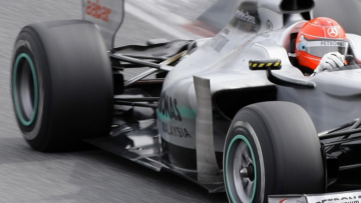 Oficjalna strona Mercedesa poinformowała, że od sezonu 2012 pełna nazwa zespołu będzie brzmiała: Mercedes AMG Petronas Formula 1 Team. AMG jest znaną marką oficjalnie tuningującą samochody Mercedesa od 40 lat.