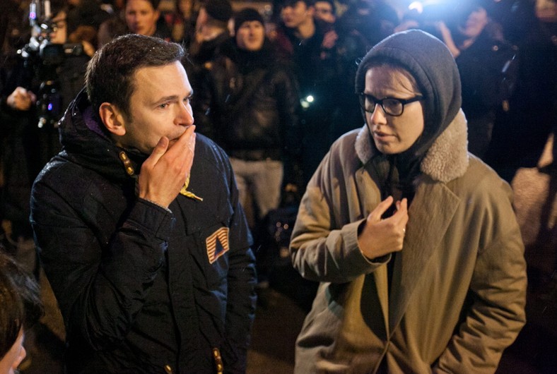 Ksenia Sobczak i Ilja Jaszyn, na Wielkim Kamiennym Moście w Moskwie, kilka godzin po morderstwie Borisa Niemcowa.