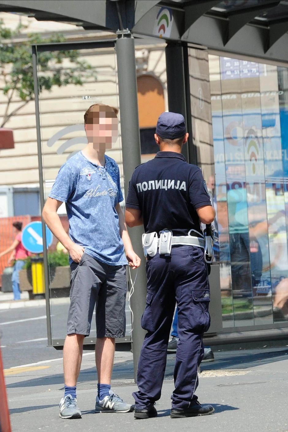 Za prelazak na zeleno, ali sa slušalicama u ušima kazna 3.000 dinara