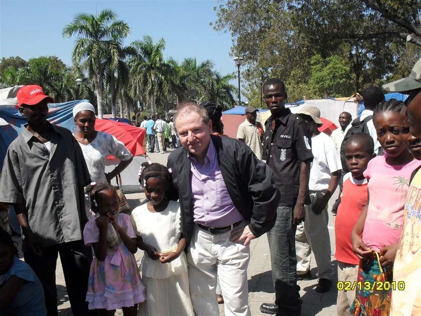 Poseł Iwiński - tak pomagał na Haiti