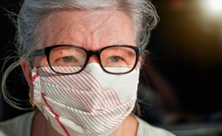 Starsi ludzie z domów opieki mieli podobnego pecha jak George Floyd [FELIETON]