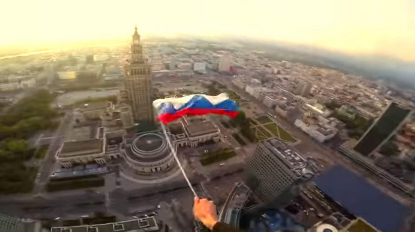 Wdrapali się na wieżowiec "Złota 44" i wywiesili rosyjską flagę