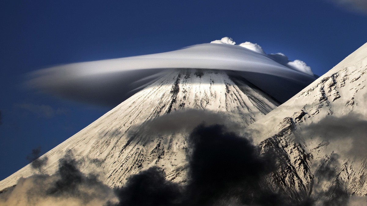 Lenticular Clouds in Russia / Lenticular Clouds in Russia /1162284