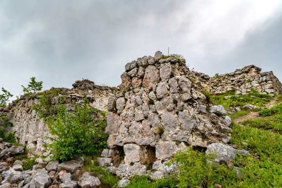 TVRĐAVA U SRCU SRBIJE KRIJE VELIKU TAJNU Vekovima je obavijena velom misterije, a zidine čuvaju legendu o "surovoj vladarki": O njoj ne postoji nijedan pisani trag